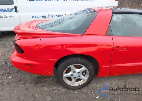 1999 Pontiac Firebird z USA, uszkodzony, nr VIN 2G2FS22KXX2219138